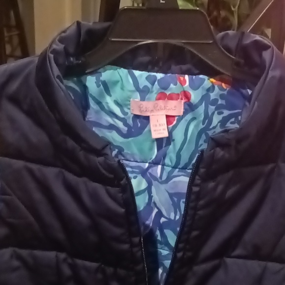 NWOT Lilly Pulitzer navy quilted floral print lining puffer vest w bow Sz Large - Picture 3 of 6